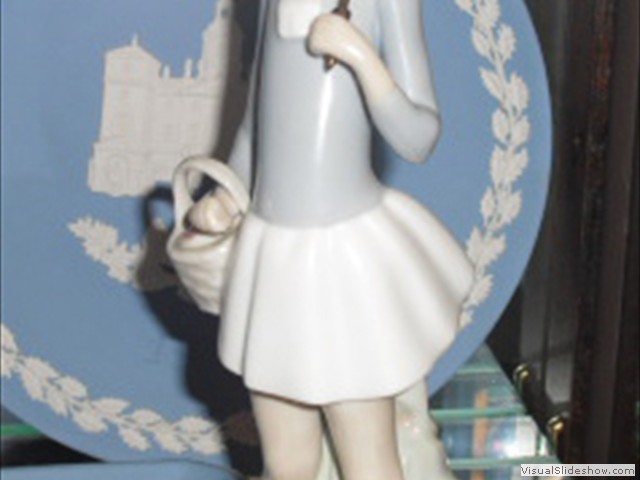 girl w umbrella